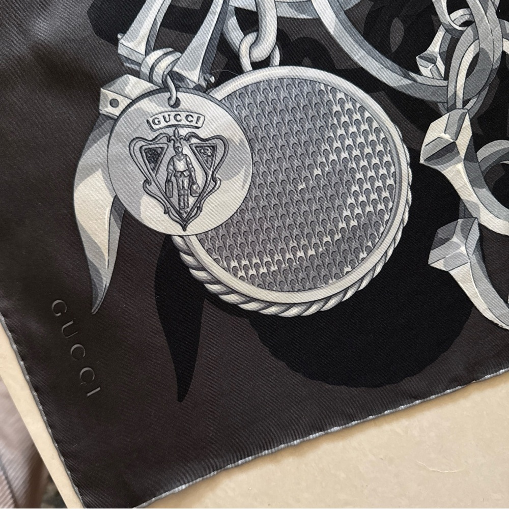 Gucci Dark Gray and Silver Chain Pattern Scarf - Picture 4 of 14